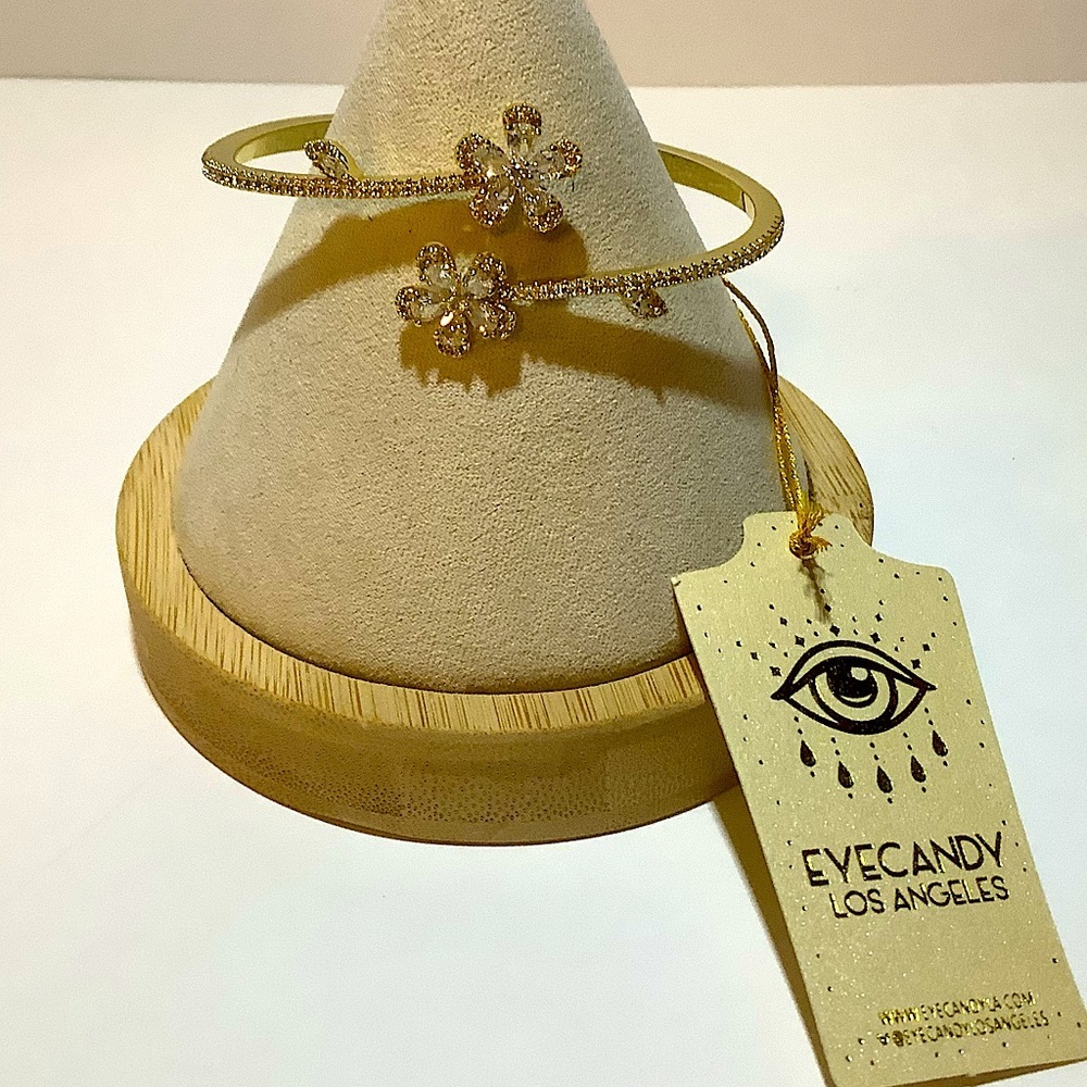 Eye Candy LA Goldtone Crystal 3D Daisy Flower Bracelet New